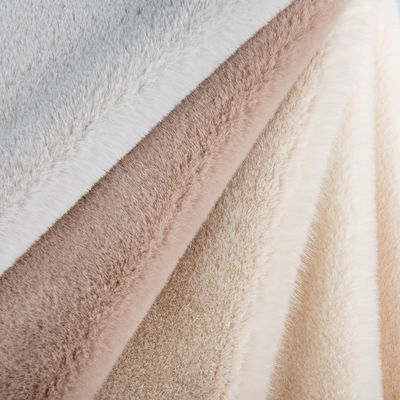 Materiale anteriore 100% poliestere tessuto di pelliccia finta di peluche per cappotto design personalizzato
