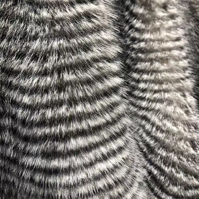 Materiale anteriore 100% poliestere Tessuti di pelliccia finta per abbigliamento invernale in varie densità