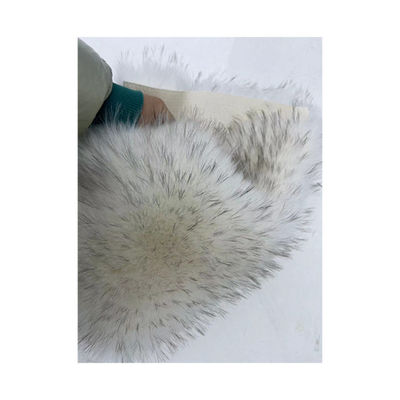 Dolce e lussuoso colletto di pelle finta in nero con tintura gialla arancione