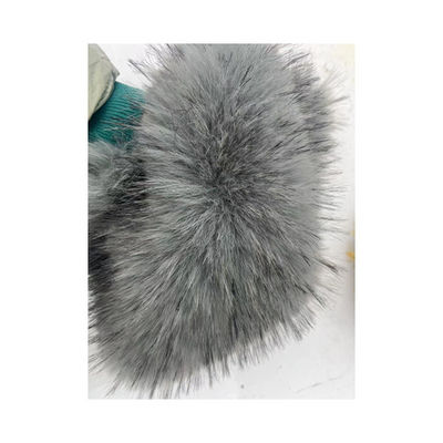 Dolce e lussuoso colletto di pelle finta in nero con tintura gialla arancione
