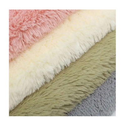 Filati di peluche colorati per giocattoli morbidi e coperte 100% poliestere Lunghezza della pila 20 mm