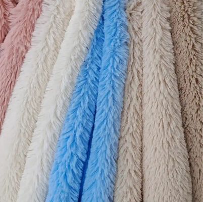 Filati di peluche colorati per giocattoli morbidi e coperte 100% poliestere Lunghezza della pila 20 mm