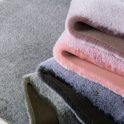 Tessuto di pelliccia di coniglio a maglia semplice con stampa a colori a punta bianca lussuoso e durevole