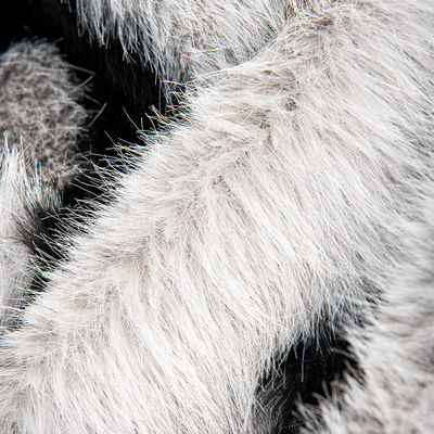 Tissu di cappotto da donna di peluche pelle lunga e bella pelliccia Jacquard pelliccia falsa per il contatto di densità artificiale