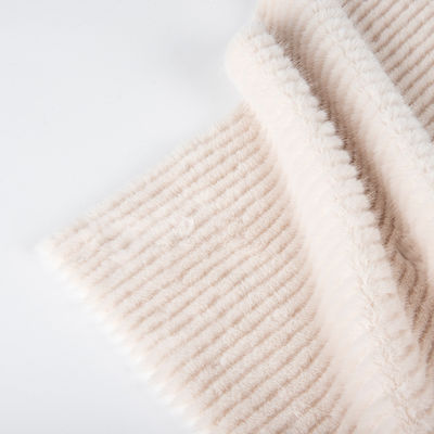 Pelli corti morbide Tessuto di pelliccia finta per cappotto Larghezza 58/60 Modello solido Tecnologia avanzata