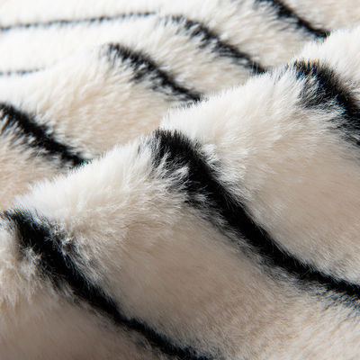 Supersoft Faux Rabbit Mink Fur Short Hair Windproof Rabbit Fur Fabric con Soft Hand Feeling